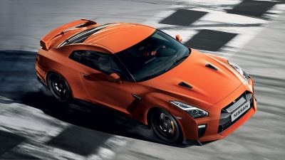 Vue en plongée de la Nouvelle Nissan GT-R sur circuit