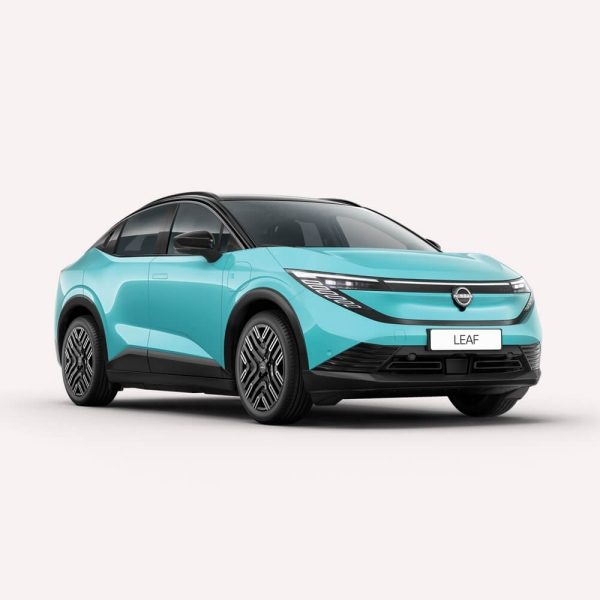 Nissan LEAF set fra siden.