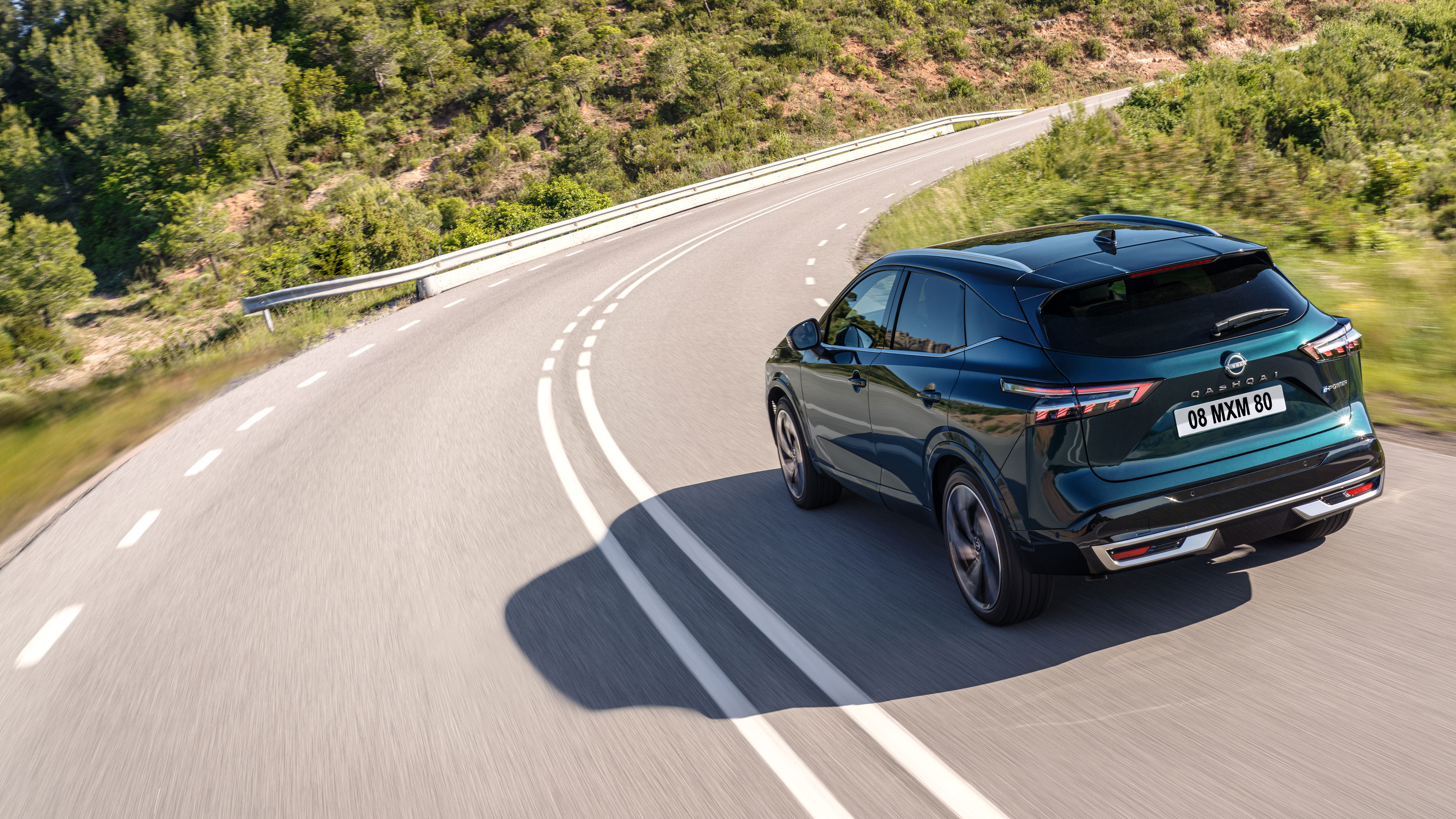 Nissan Qashqai vue arrière sur route