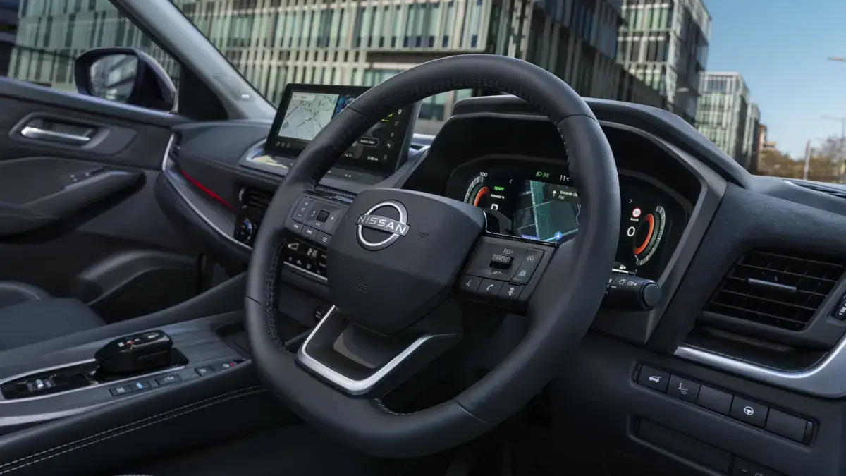 nissan qashqai steering wheel and infotainment system
