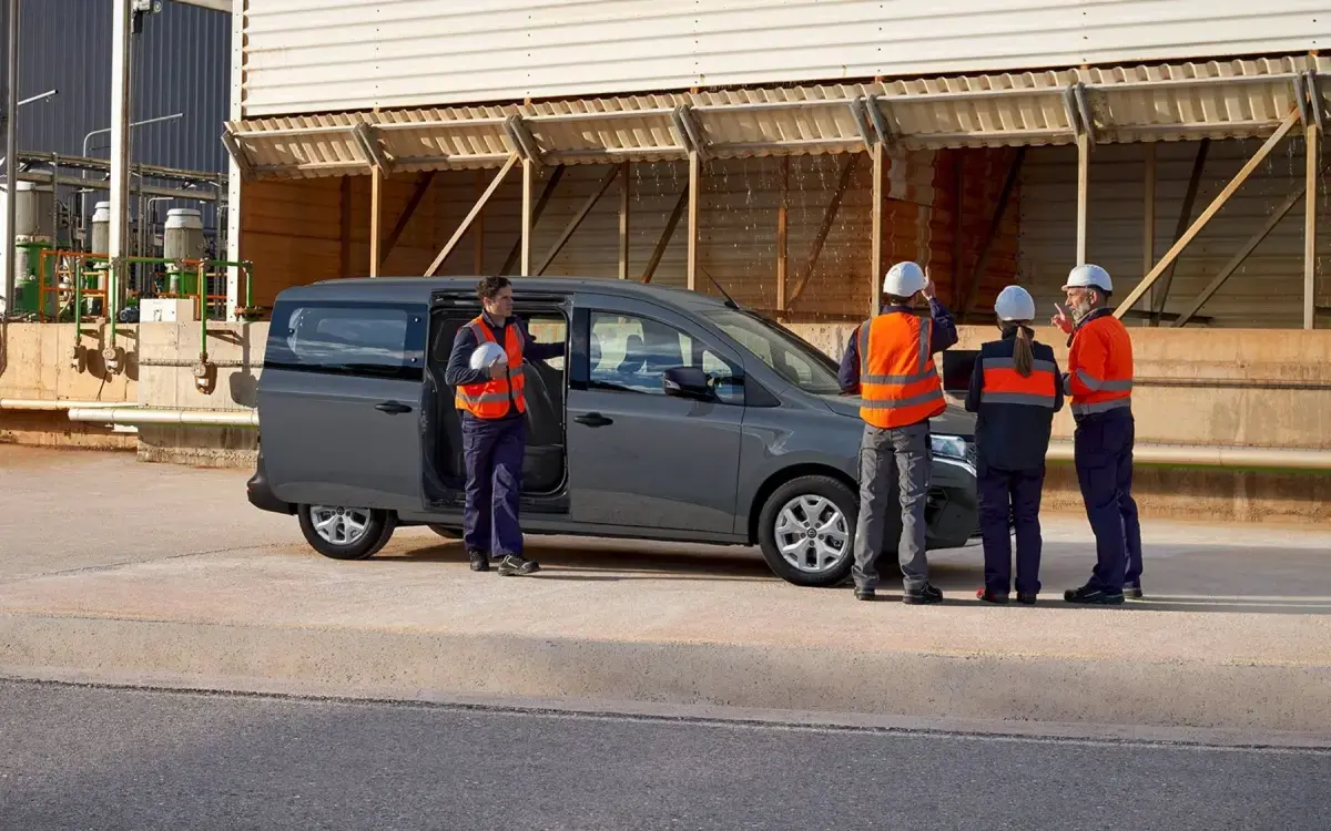 Nissan Van line up: NissanConnect app screen showing battery manager