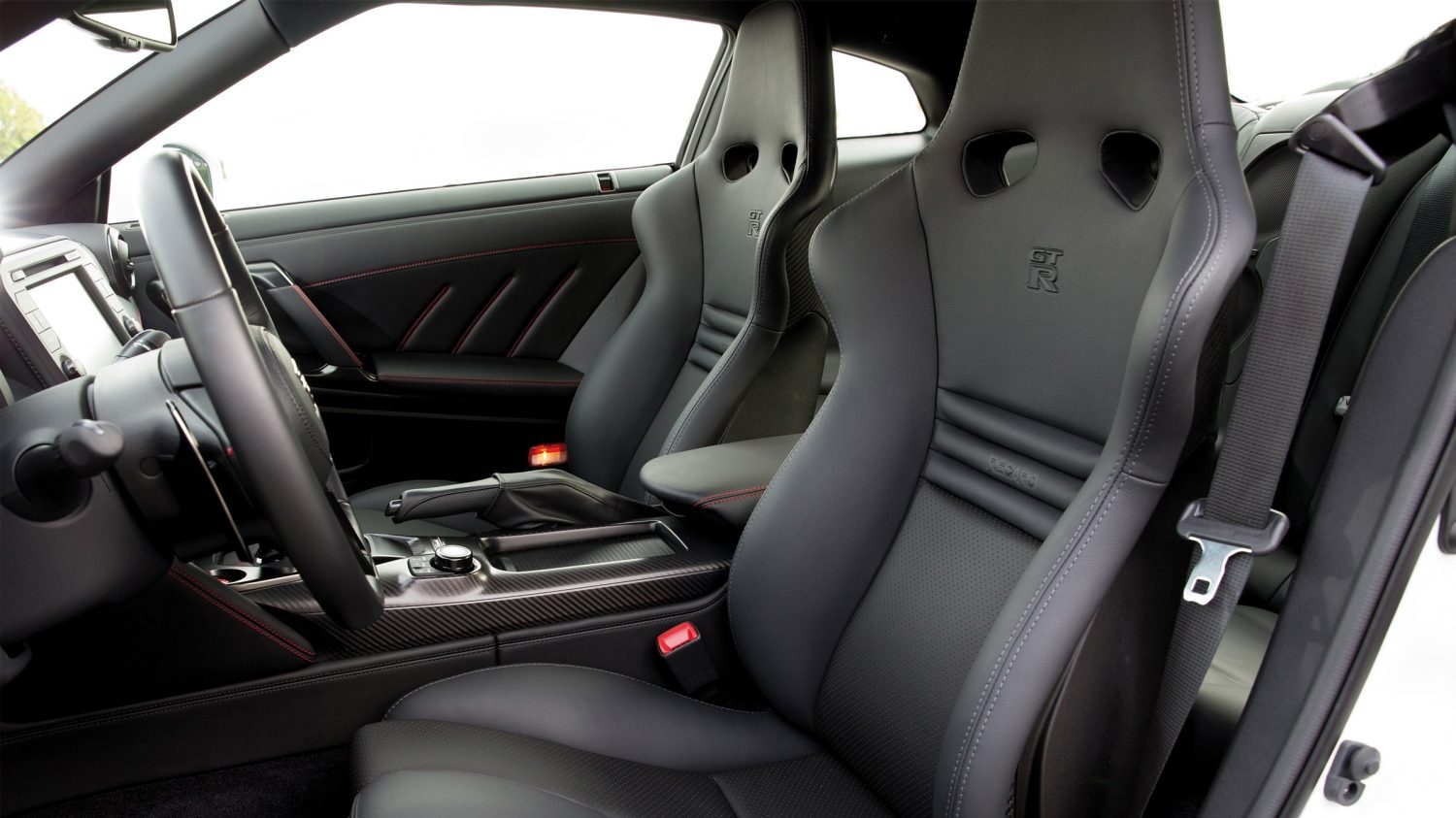 Кресло nissan gtr