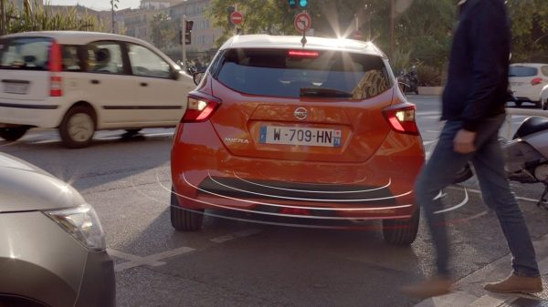 Le système Nissan AVM - Vision intelligente 360° détecte les piétons