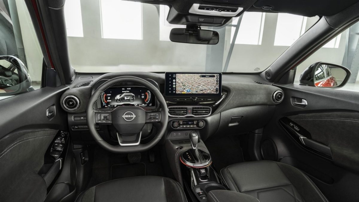 Nissan Juke intérieur vue de face avec conducteur