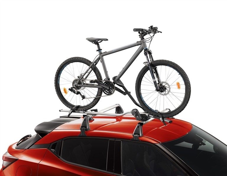 Nissan Juke porte-vélos fixé sur le toit