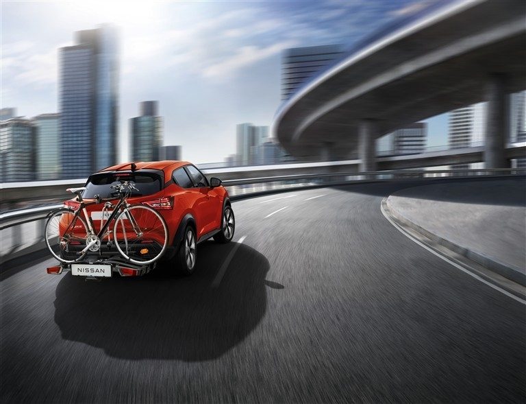 Nissan Juke porte-vélos monté sur attelage