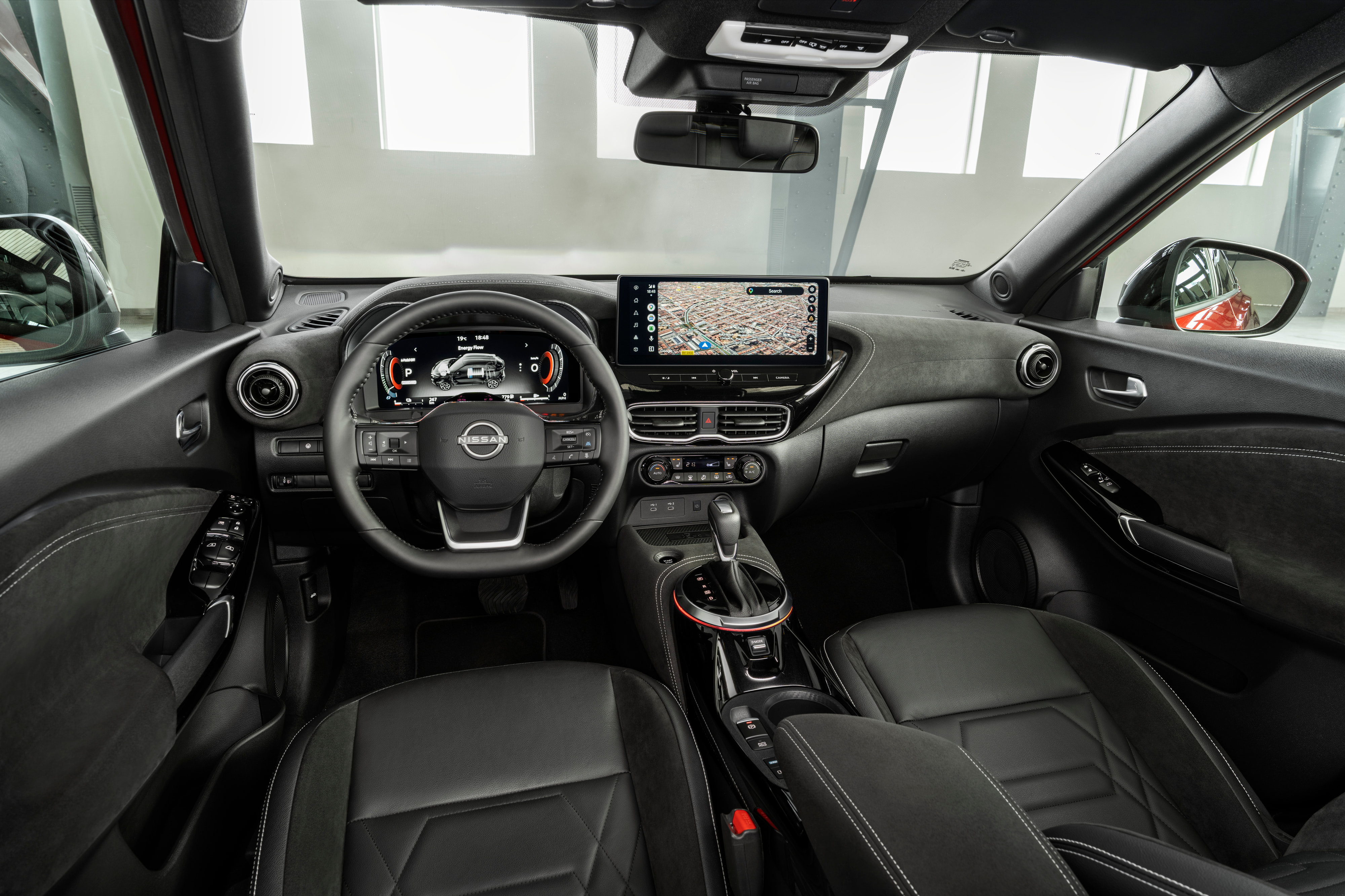 Nissan Juke intérieur vue du tableau de bord avec passager