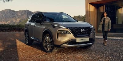 מבט מלפנים על רכב SUV עם 7 מושבים