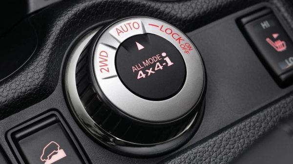 כפתור לבחירת סוג ההנעה בניסאן אקסטרייל