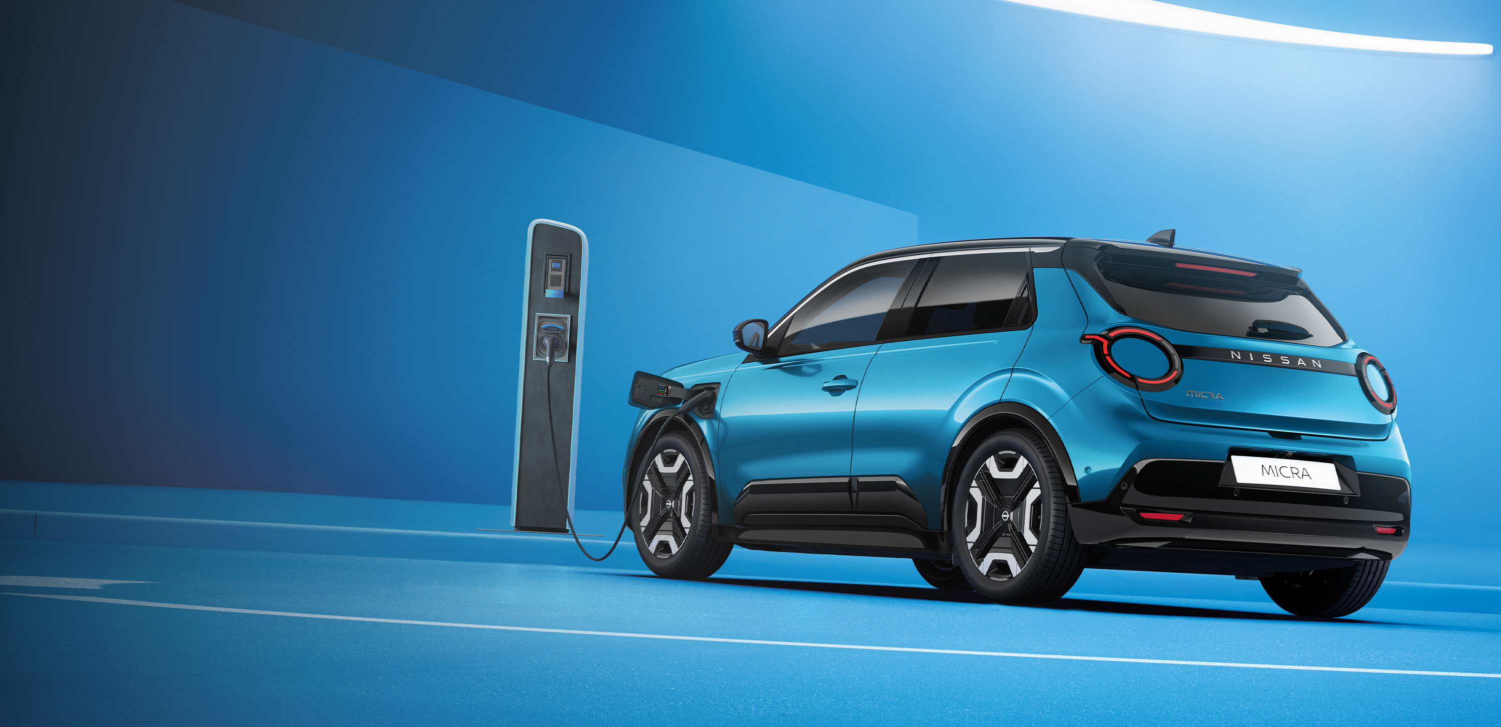 Nissan Micra in fase ricarica. City Car 100% elettrica