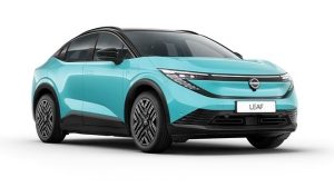 Nissan LEAF 100% elettrica vista 3/4 frontale