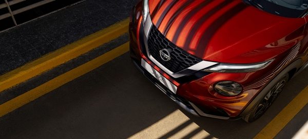 Dettaglio forntale di Nissan Juke dall'alto