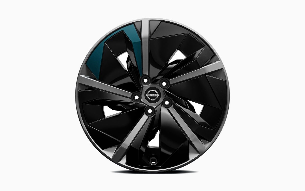 Primo piano dei cerchi Akari da 19” di Nissan JUKE