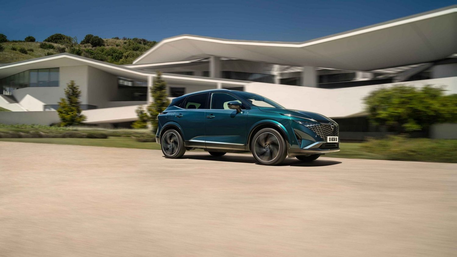 Immagine di Nissan QASHQAI e-Power su un ponte – SUV ibrido
