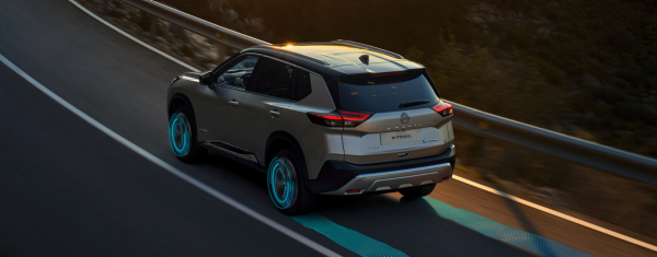 „Nissan X-Trail“ su „e-4ORCE“.
