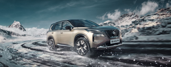 „Nissan X-Trail“ su „e-4ORCE“.