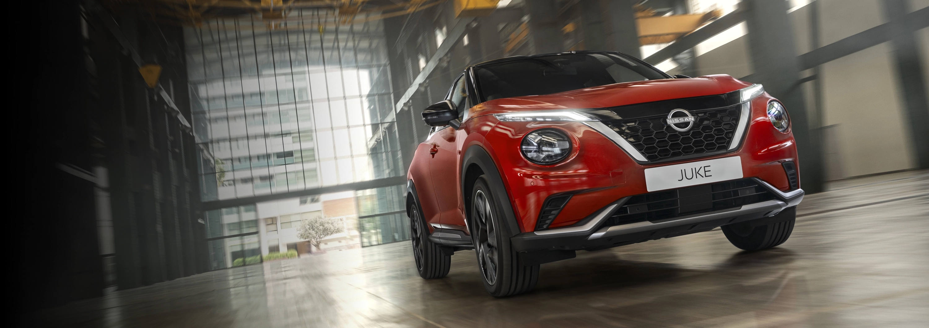 Nissan Juke 3/4 front static view in from of warehouse