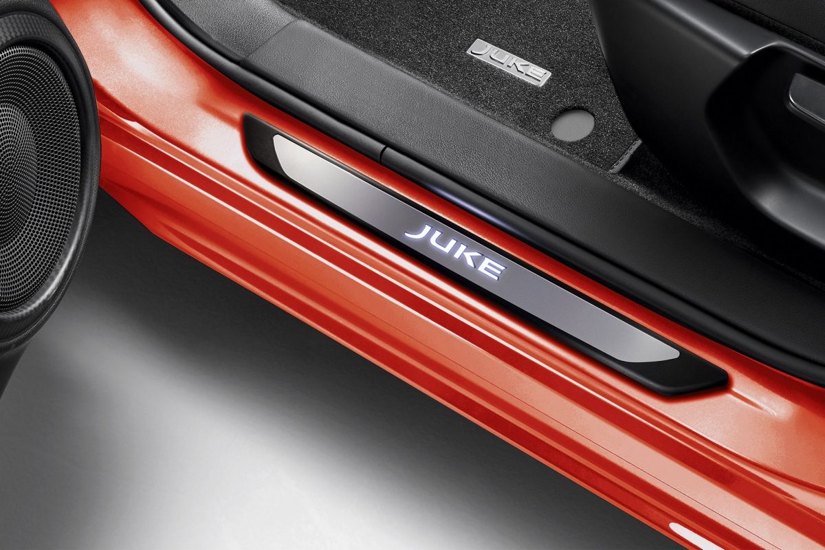 Nissan Juke illuminated kicking plate