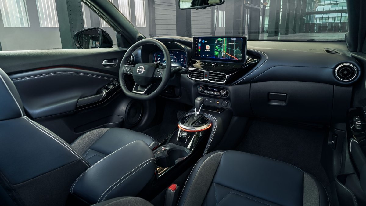Nissan Juke Interior seats video from front to back
