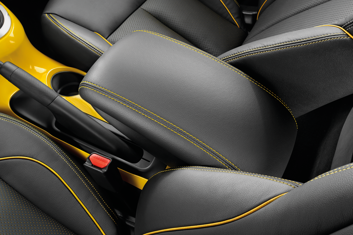 Accessories Nissan Juke Personalisation Leather Front Armrest