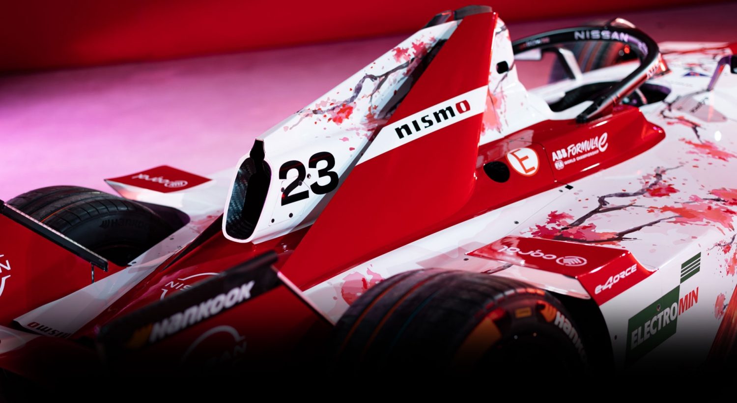 Nissan Formel E-bilen med Sakura-grafik og nummer 23, der symboliserer teknologisk innovation.