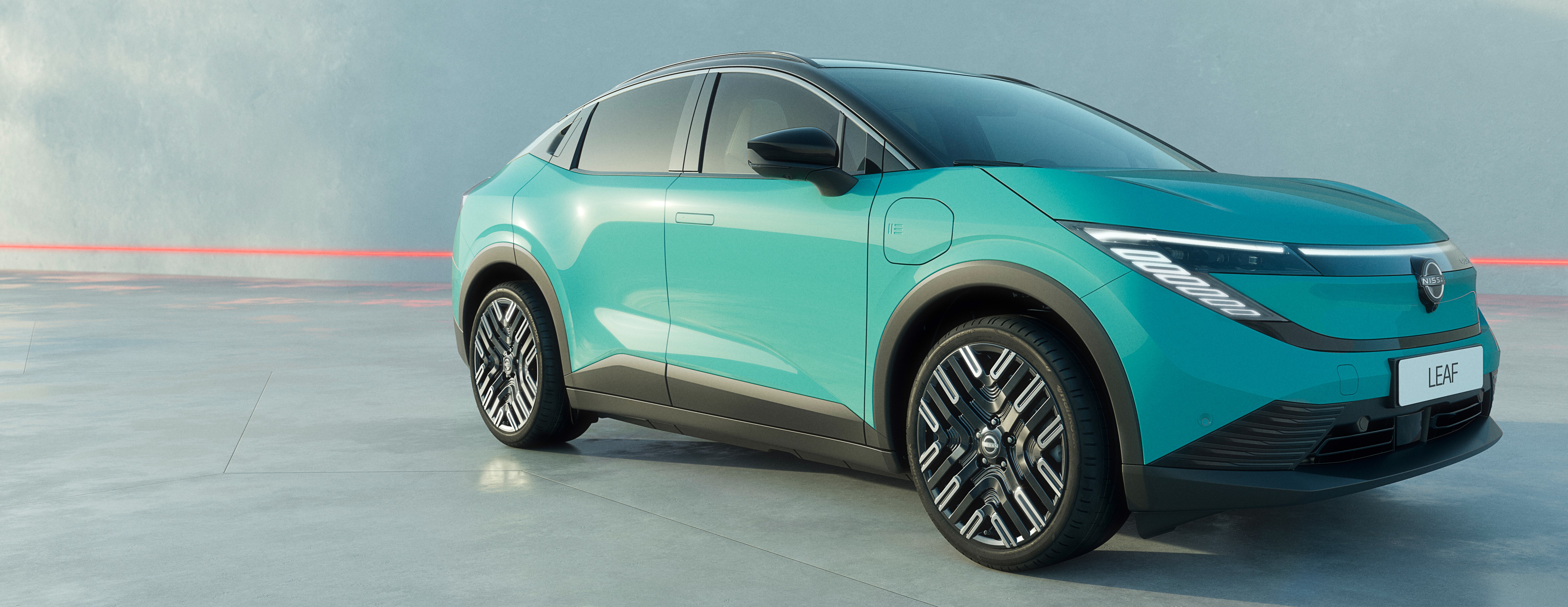 Turkis Nissan LEAF elbil SUV med lang rekkevidde som hurtiglader