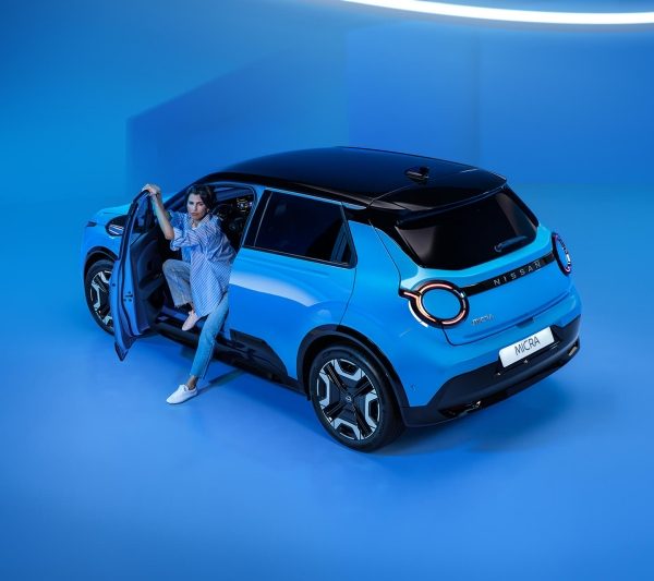 Bilde av en blå NISSAN MICRA elbil