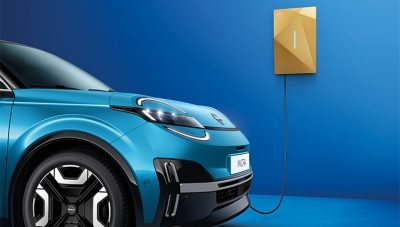 Bilde av en blå Nissan MICRA elbil
