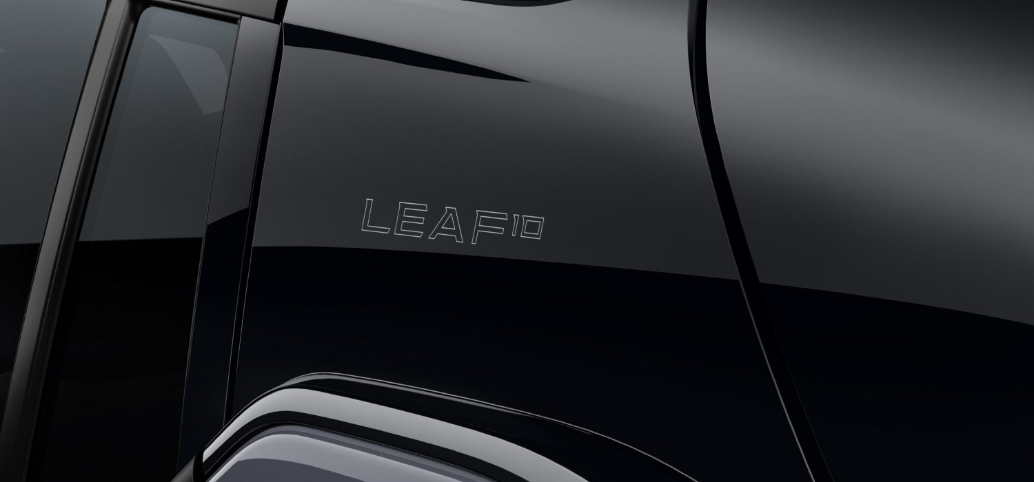 Nissan LEAF marquage discret 10e anniversaire