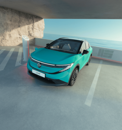 Turkis Nissan LEAF liten stor elbil med lang rekkevidde som lader