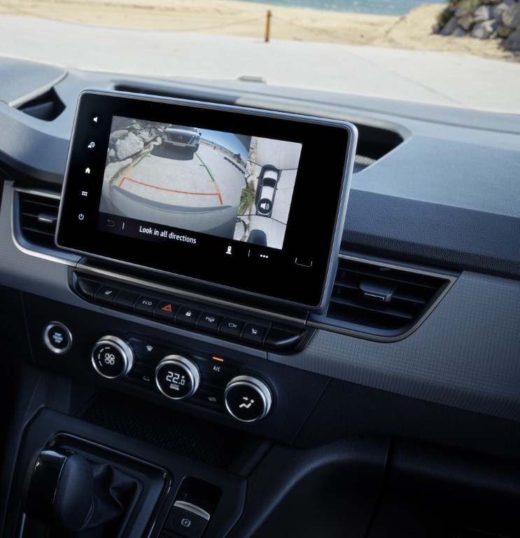 Nissan TOWNSTAR Furgón: Primer plano de la pantalla NissanConnect mostrando la Cámara de Visión 360º
