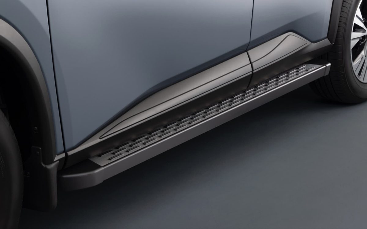 thumbnail interactive-video image 1 of Genuine Nissan X-Trail T32 Rear Bumper Upper Protector – OEM KE9674C530 1 of 6