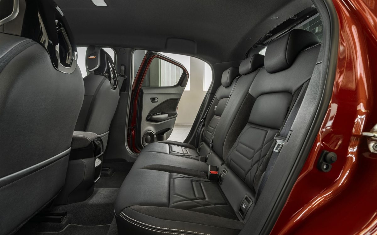Nissan Juke vidéo des sièges de l’avant à l’arrière de l’habitacle