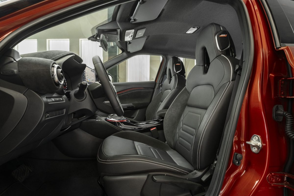 Nissan Juke vue de l’habitacle avec un homme et une femme