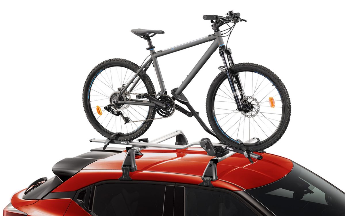 Suporte de tejadilho para bicicletas montado no Nissan Juke