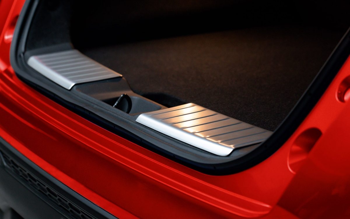 Proteção da soleira da bagageira do Nissan Juke