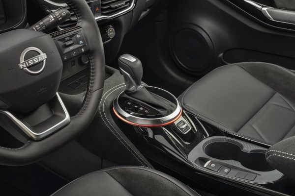Nissan Juke gros plan sur transmission à double embrayage à 7 rapports