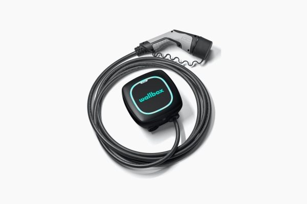 Nissan TOWNSTAR accessoires: AC-oplader packshot