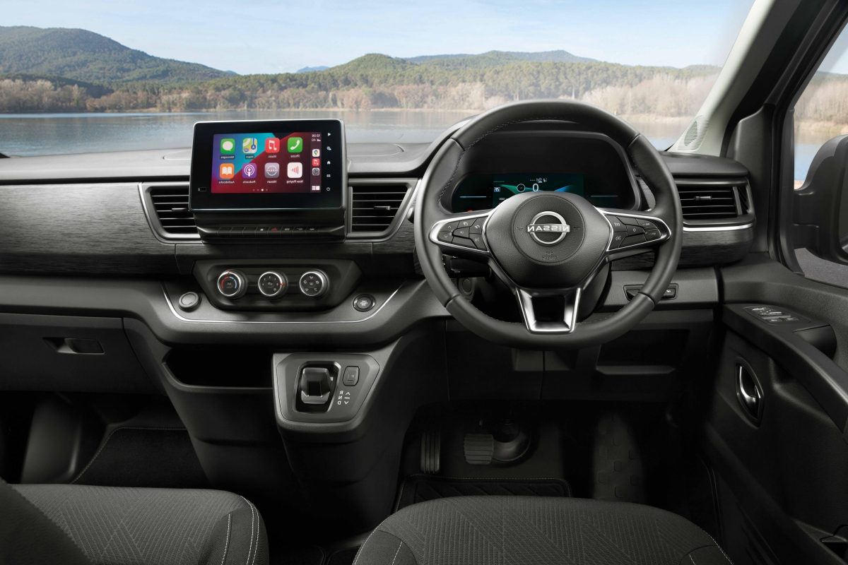 Nissan Primastar Combi - full dashboard