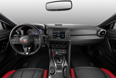 Nissan GT-R interjers.