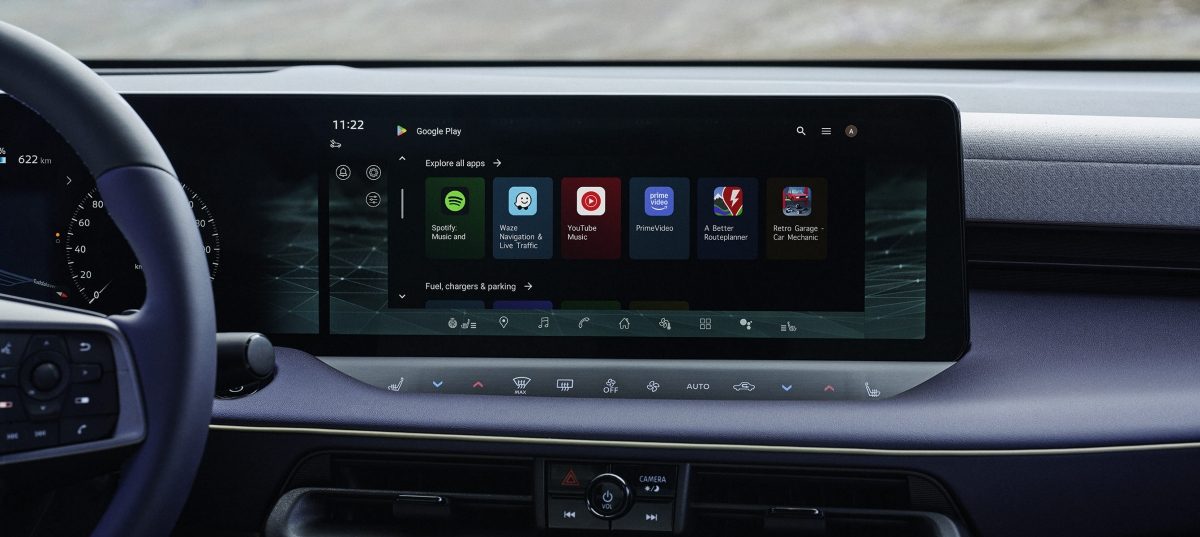 „Nissan LEAF“ informacinės – pramoginės sistemos ekranas su programėlių meniu.
