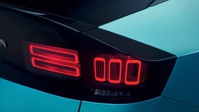 Nissan LEAF turkis elbil SUV med lang rekkevidde