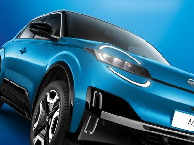 Bilde av en blå Nissan MICRA elbil