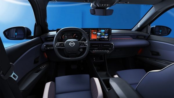 Bilde av en blå Nissan MICRA elbil sin frontrute