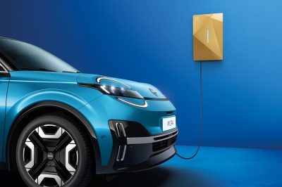 Bilde av en blå Nissan MICRA elbil