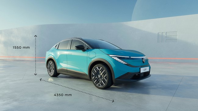 Nissan Leaf electric family car 3/4 front view with dimensions