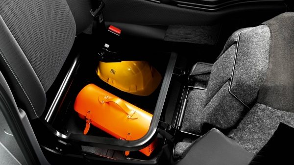 Nissan NV400 - Rangement sous la banquette passagers