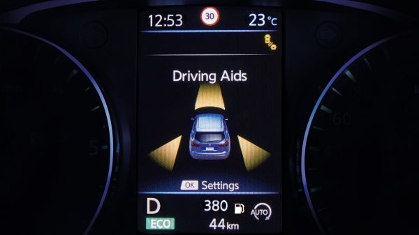 Qashqai TFT screen driving aids