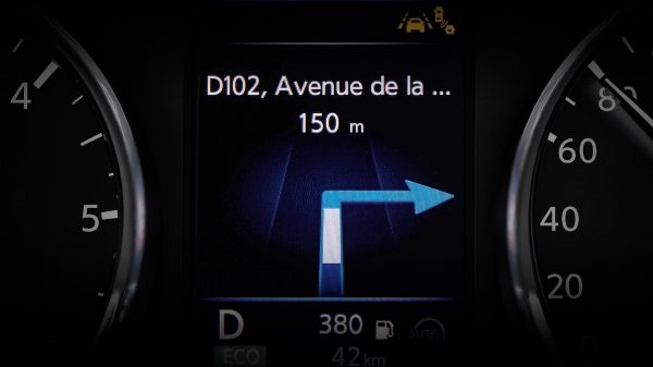 Écran TFT du Nissan X-TRAIL - Navigation étape par étape