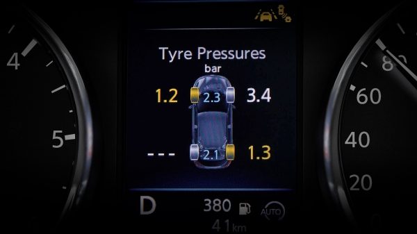 Écran TFT du Nouveau Nissan X-TRAIL - Système de surveillance de la pression des pneus